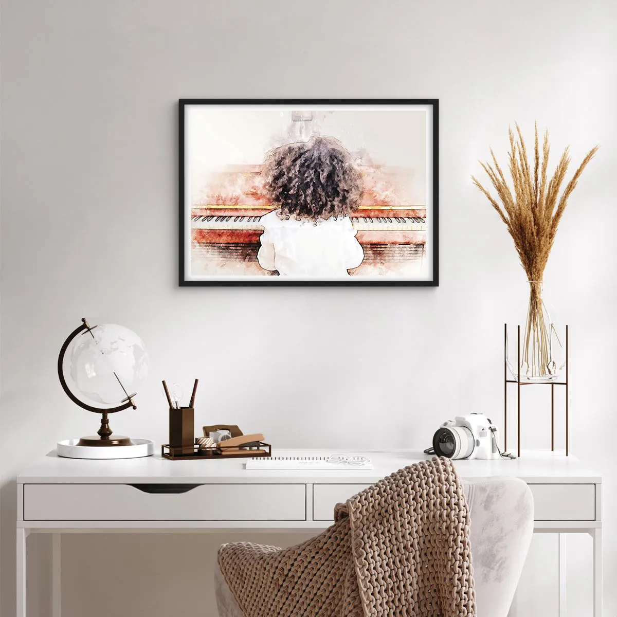 Poster in einem schwarzem Rahmen - Ein Mädchen mit buschigem Haar am Klavier - 70x50cm - In der neuen Welt - Moderne Wanddekoration für Wohnzimmer und Schlafzimmer ARTTOR