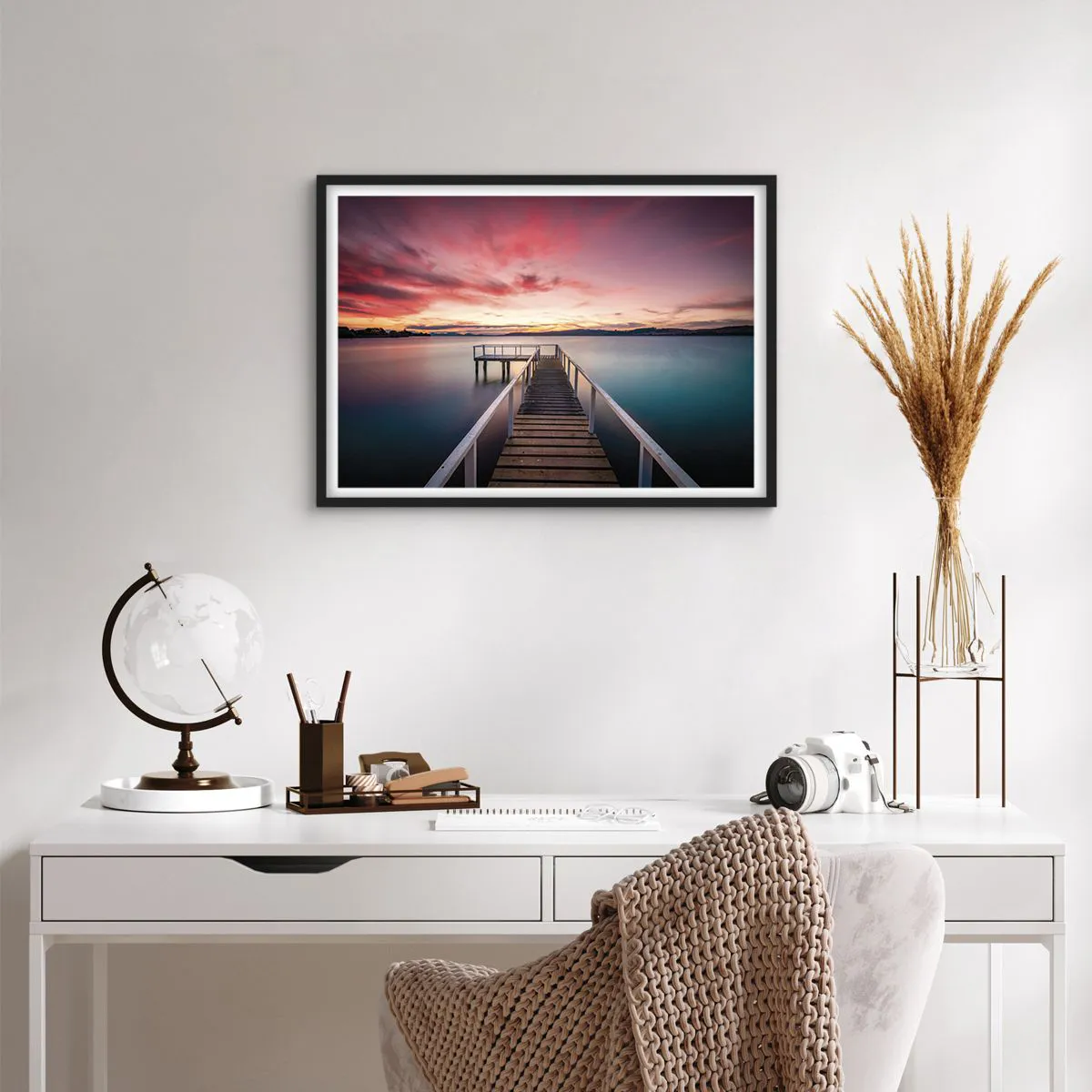 Plakat i sort ramme - Aftenens blide flamme - 70x50 cm