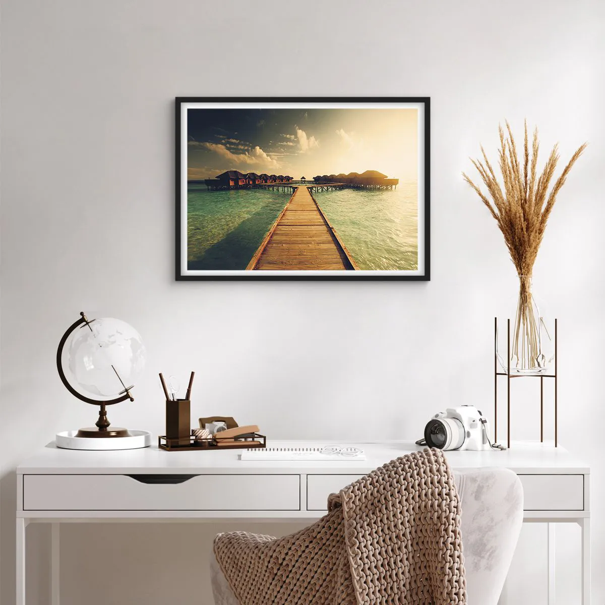 Plakat i sort ramme - En varm invitation - 70x50 cm