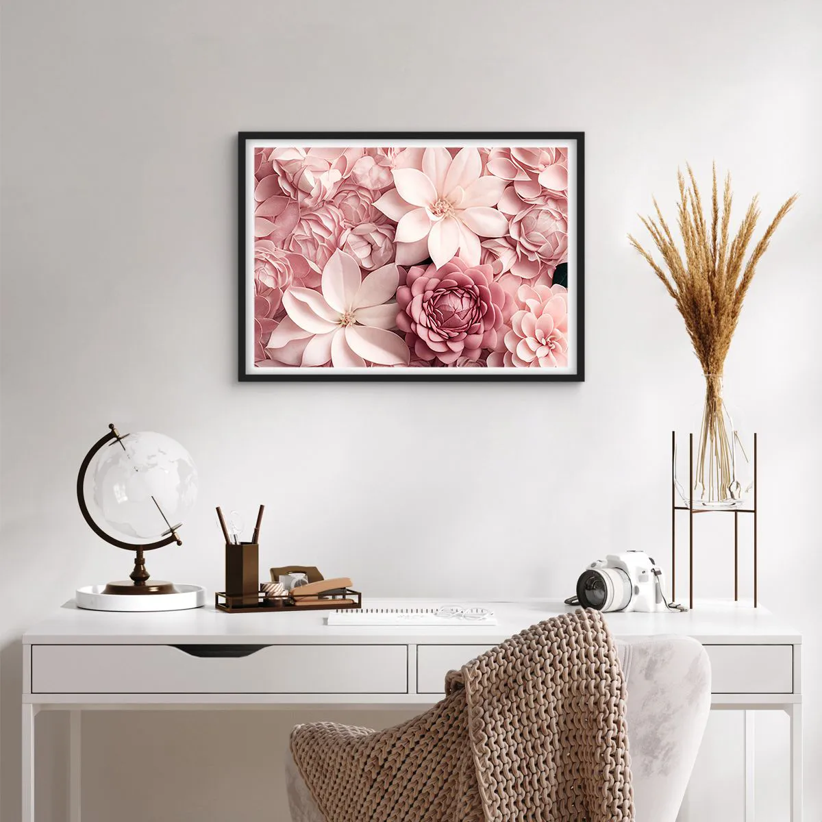 Póster en marco negro - Flores en tonos rosa y blanco en un enfoque artístico. - 70x50cm - Entre pétalos rosas - Decoración de pared moderna para salón y dormitorio ARTTOR