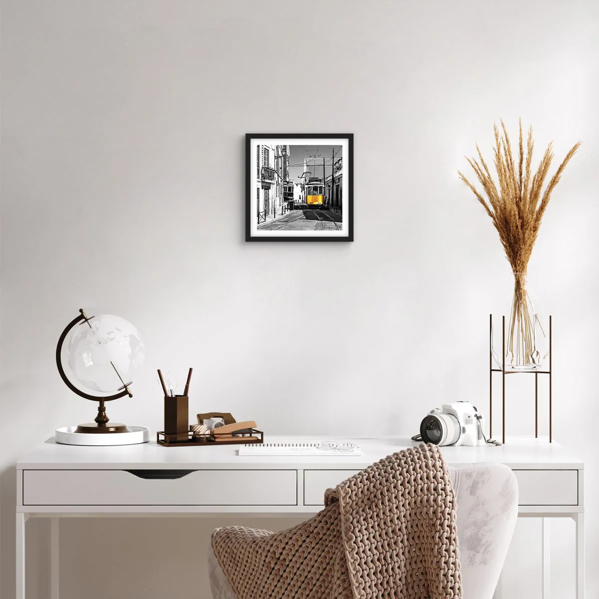 Poster in black frame - Spirit of Lisbon - 30x30 cm