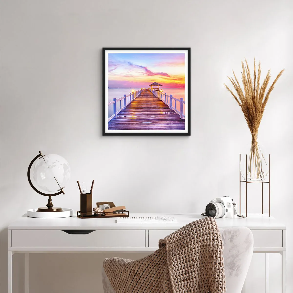 Affiche dans un cadre noir - Poster - Le silence lilas-doré du soir - 40x40 cm
