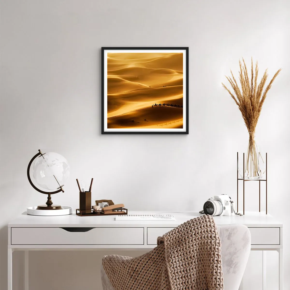 Affiche dans un cadre noir - Poster - Caravane sur les vagues du désert - 50x50 cm