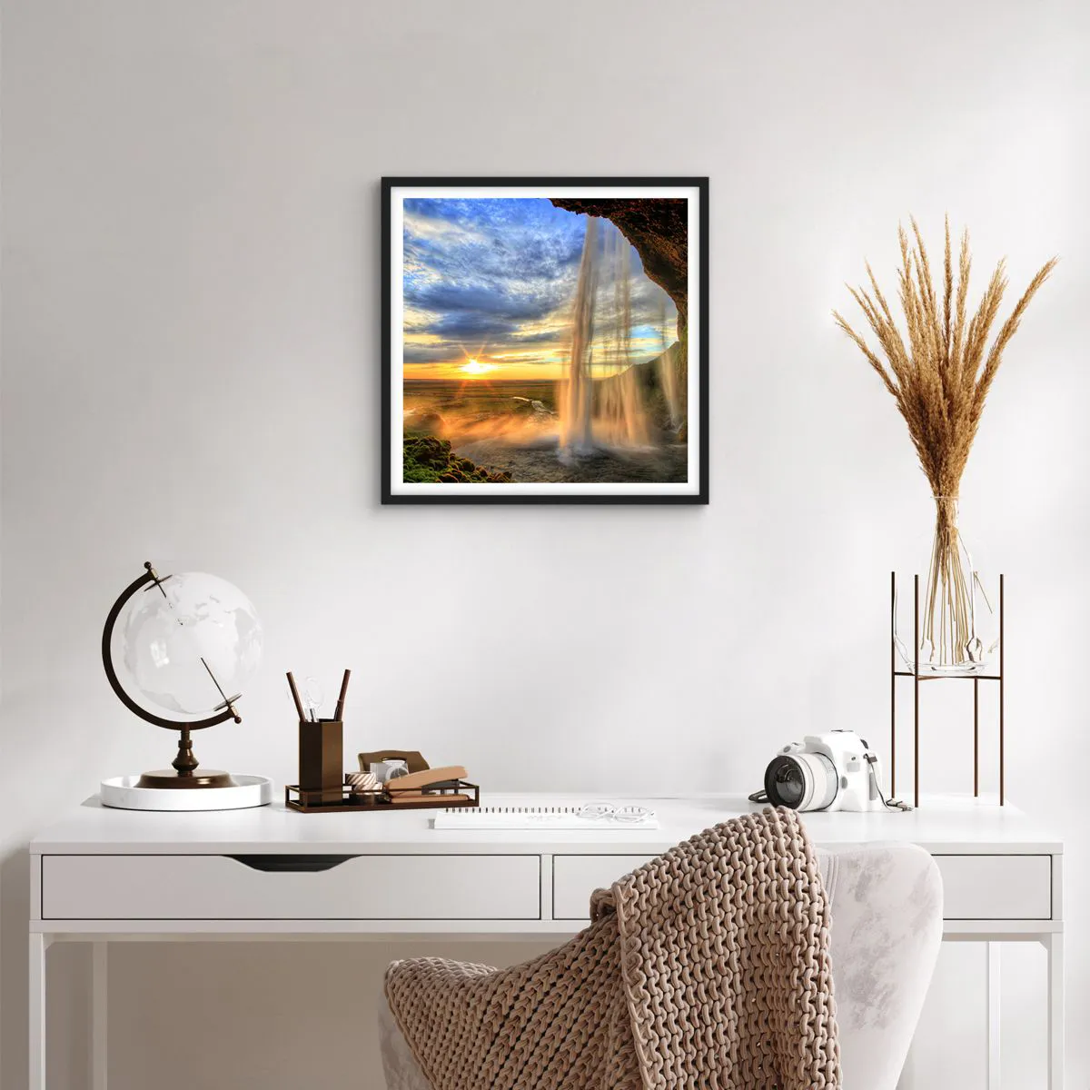 Affiche dans un cadre noir - Poster - Le monde derrière un voile de gouttes - 50x50 cm