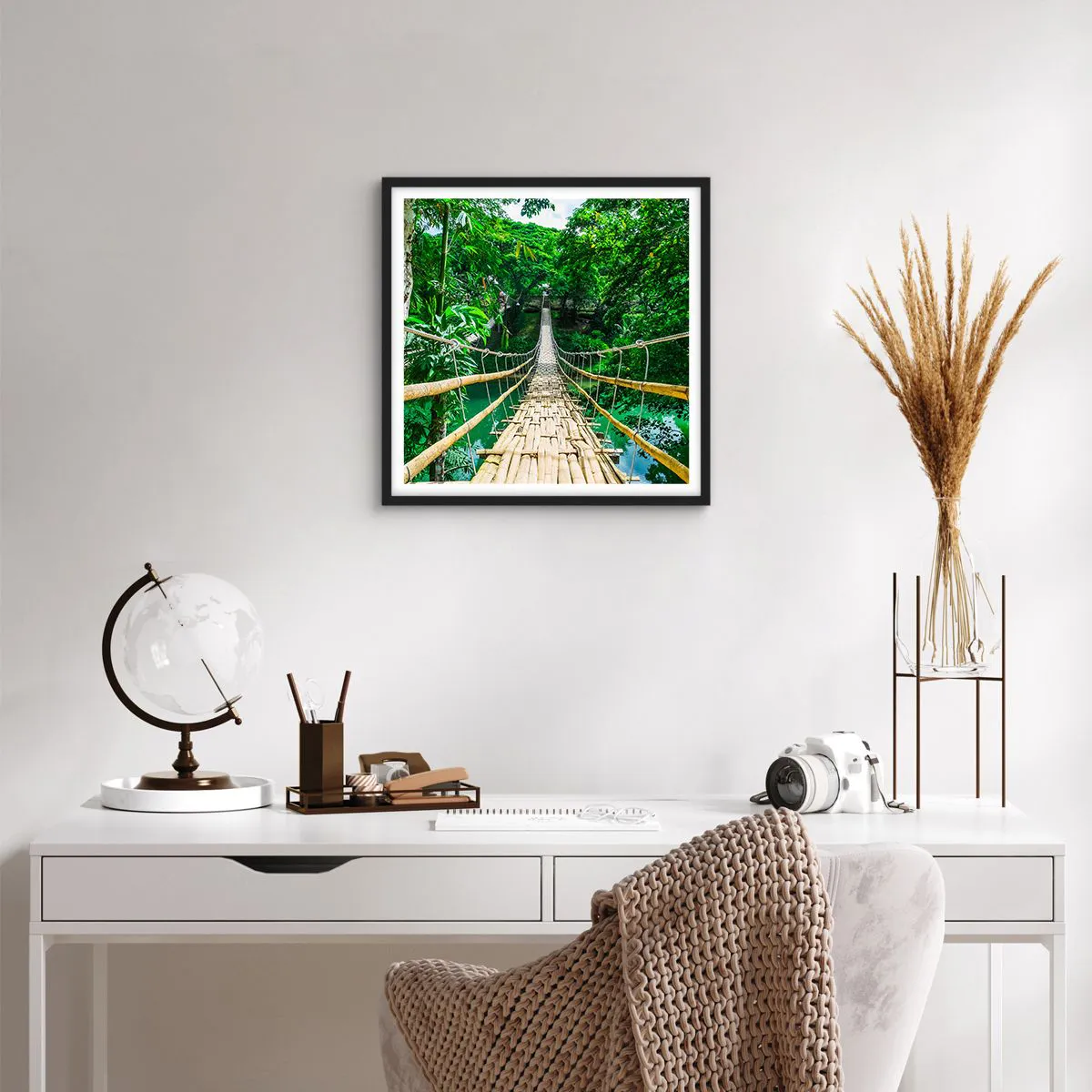 Plakat i sort ramme - Abebro over grønne områder - 50x50 cm