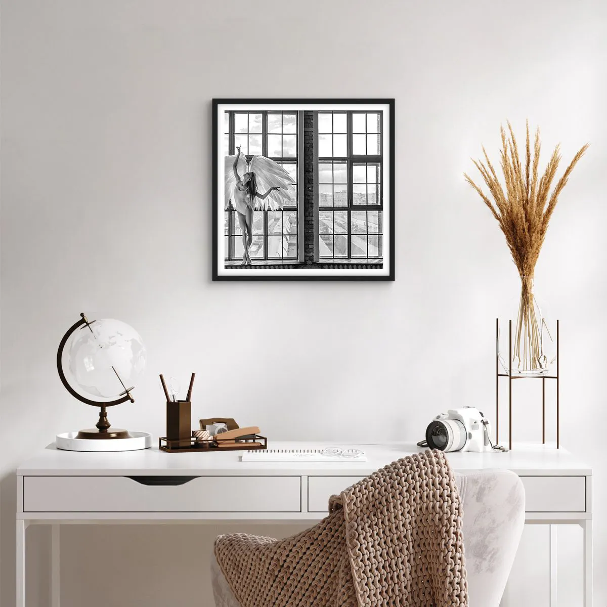 Poster in einem schwarzem Rahmen - Stadt der Engel? - 50x50 cm