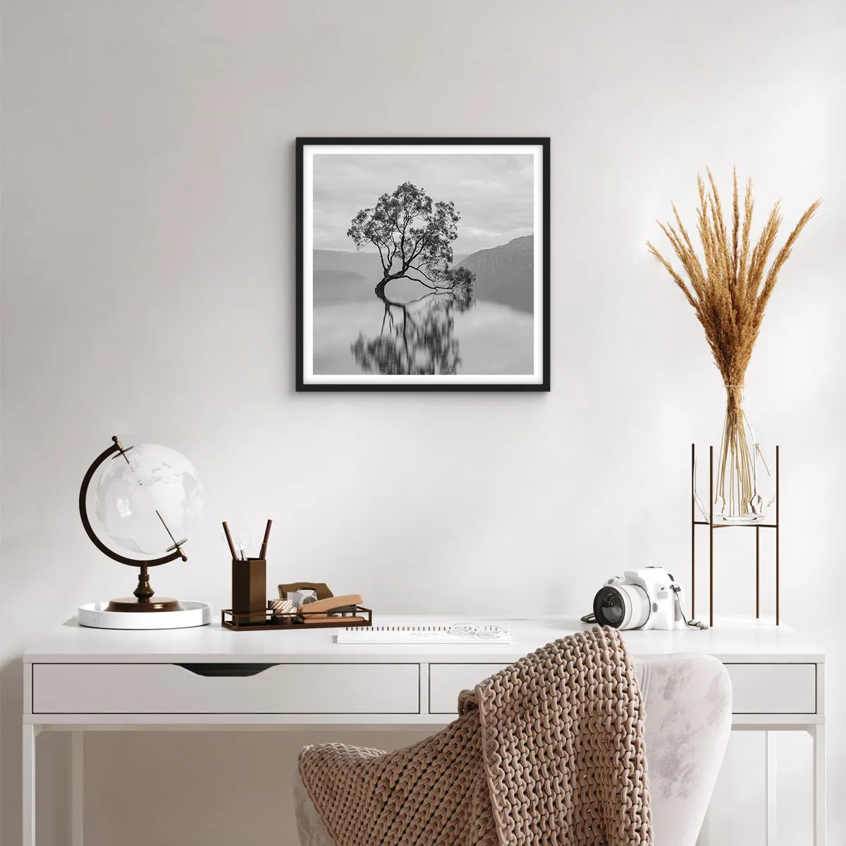 Poster in einem schwarzem Rahmen - Es gibt so ein Land - 50x50 cm