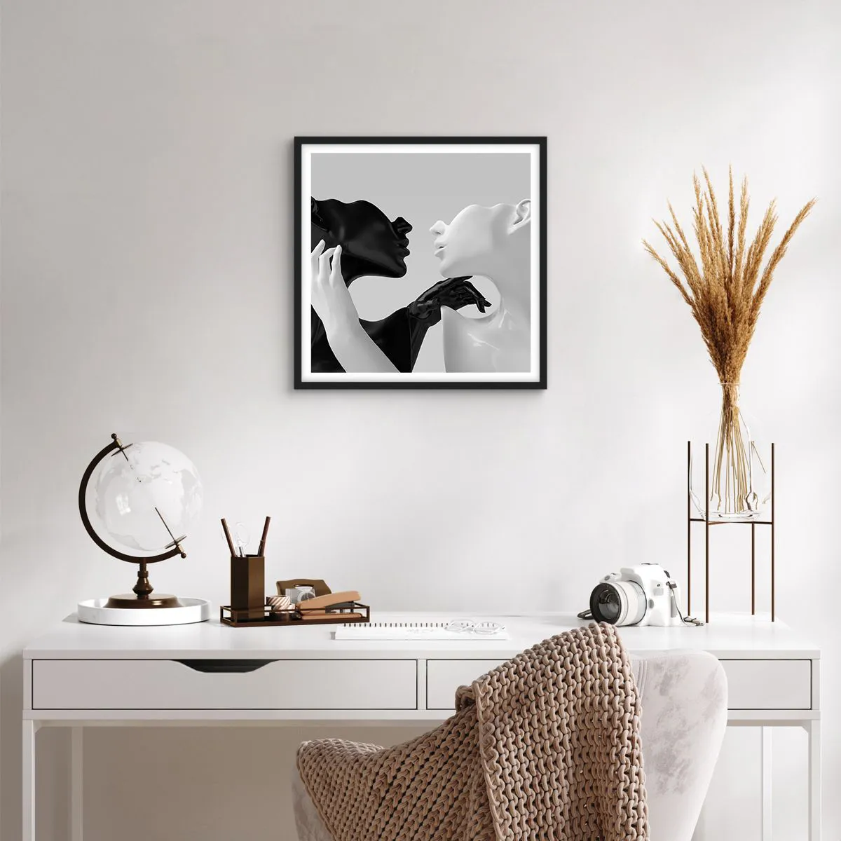 Affiche dans un cadre noir - Poster - Attraction - désir - 50x50 cm