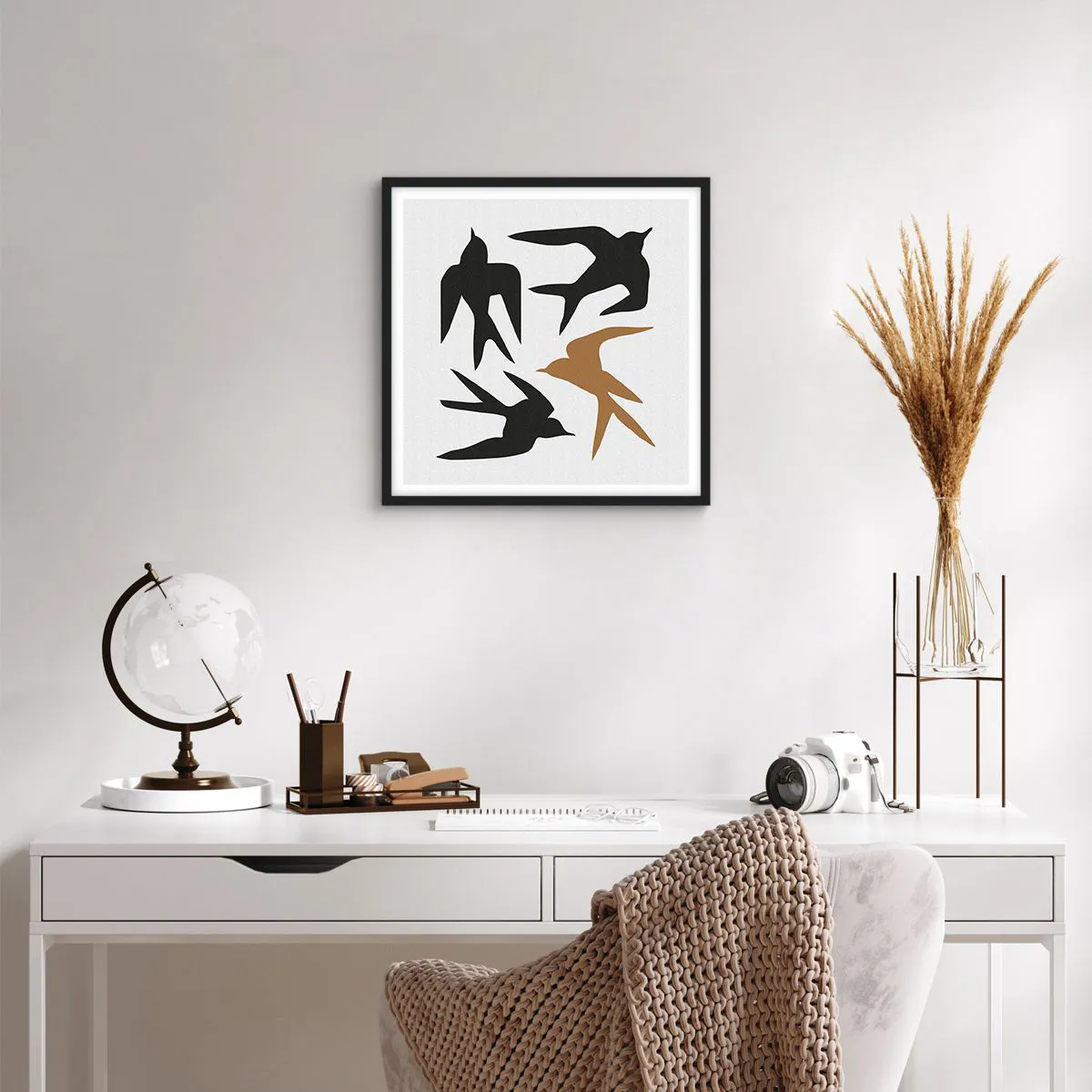 Poster in einem schwarzem Rahmen - Schwalbenspaß - 50x50 cm