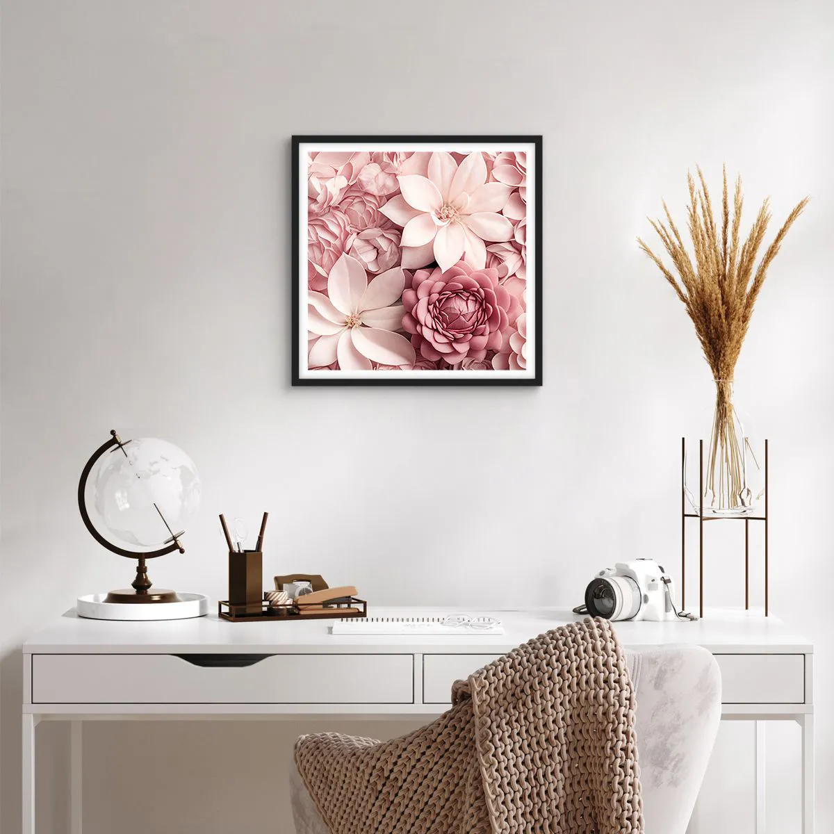 Poster in einem schwarzem Rahmen - In rosa Blütenblättern - 50x50 cm