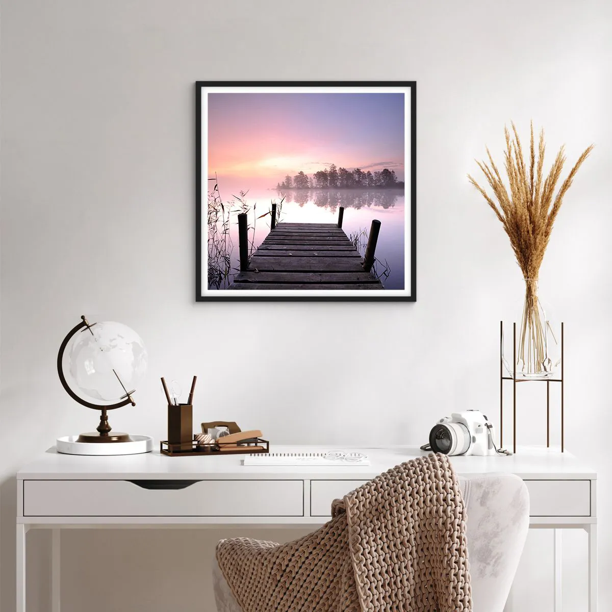 Plakat i sort ramme - Ud af den lilla tåge... - 60x60 cm