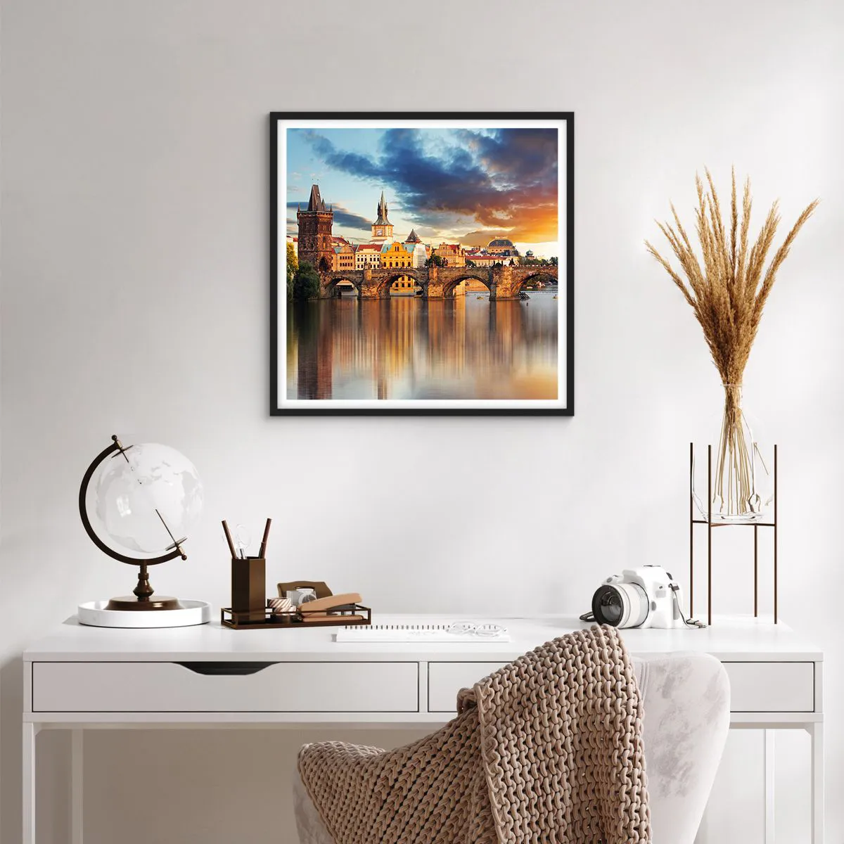 Plakat i sort ramme - Smukt for evigt - 60x60 cm