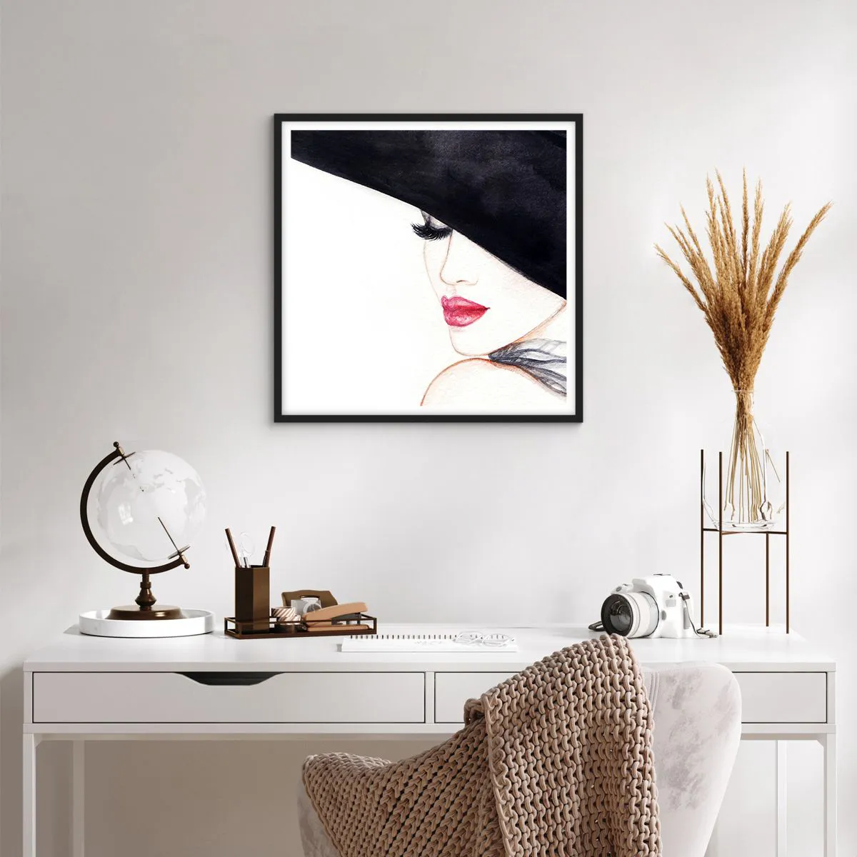 Affisch i svart ram - Elegans och sensualitet - 60x60 cm