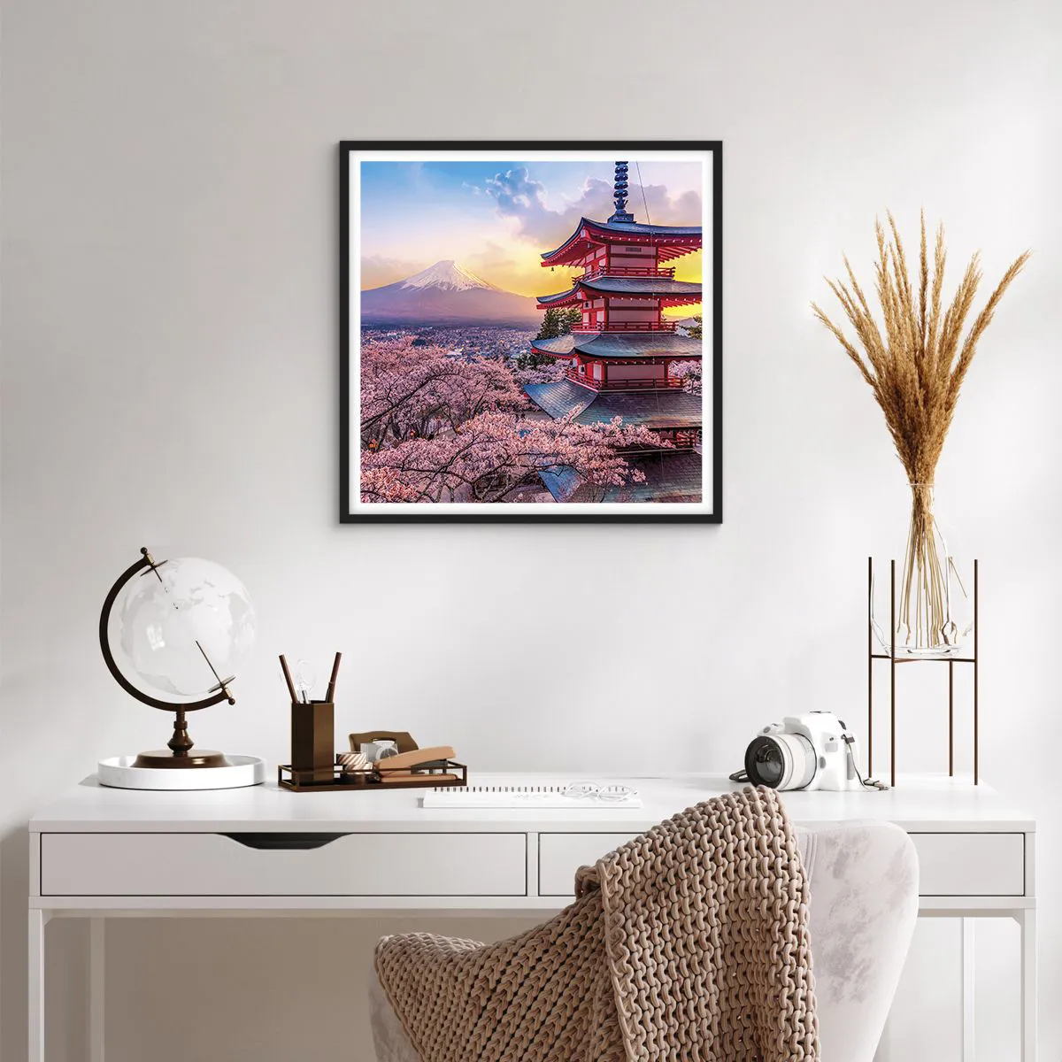 Plakat i sort ramme - Essensen af den japanske ånd - 60x60 cm