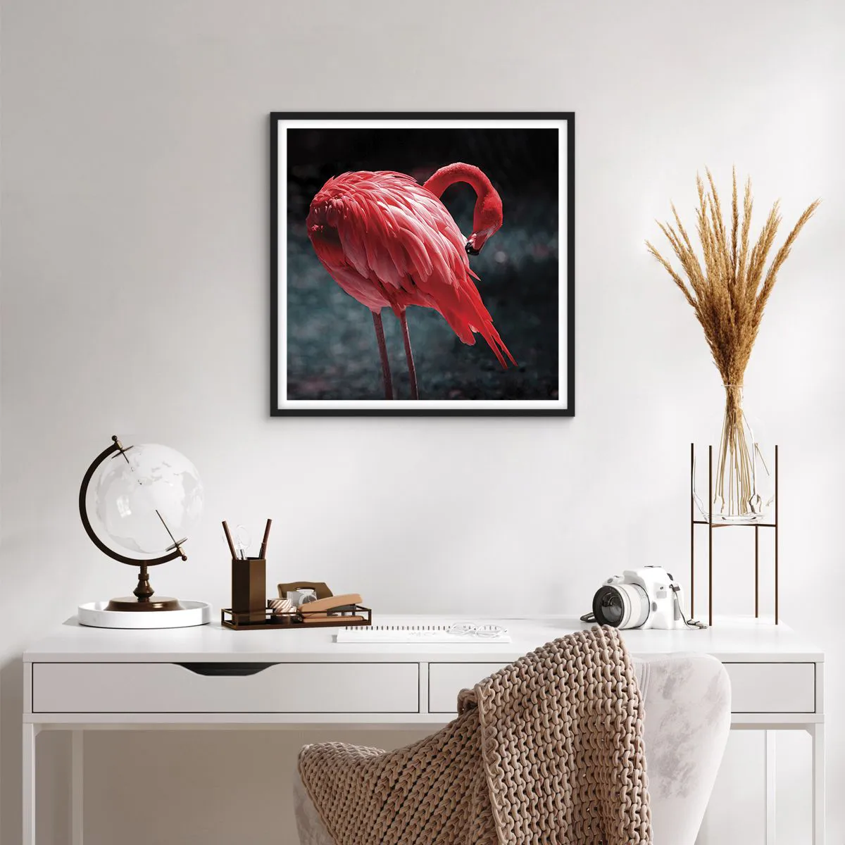 Plakat i sort ramme - Et karmosinrødt naturdigt - 60x60 cm