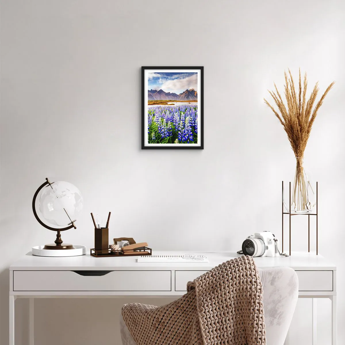 Póster en marco negro - La fuerza y la severidad junto a la dulzura - 30x40 cm