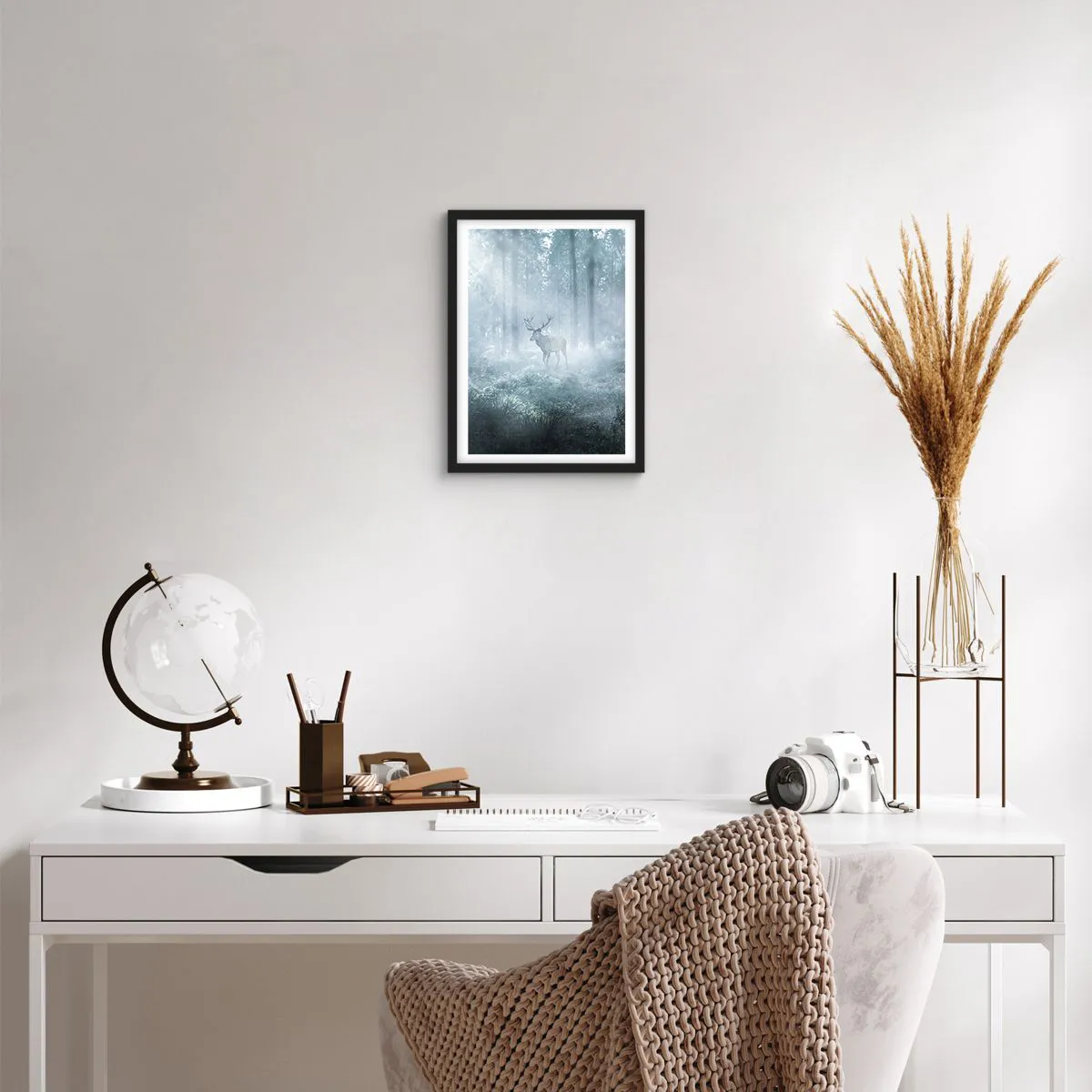 Plakat i sort ramme - Morgenvandring rundt på godset - 30x40 cm