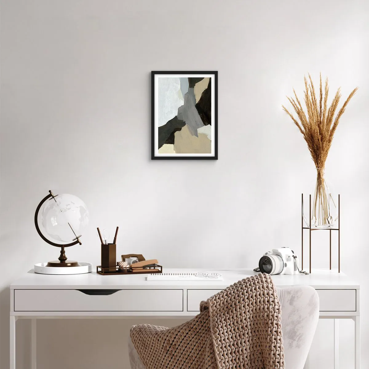 Poster in einem schwarzem Rahmen - Abstraktion: Scheideweg des Graus - 30x40 cm