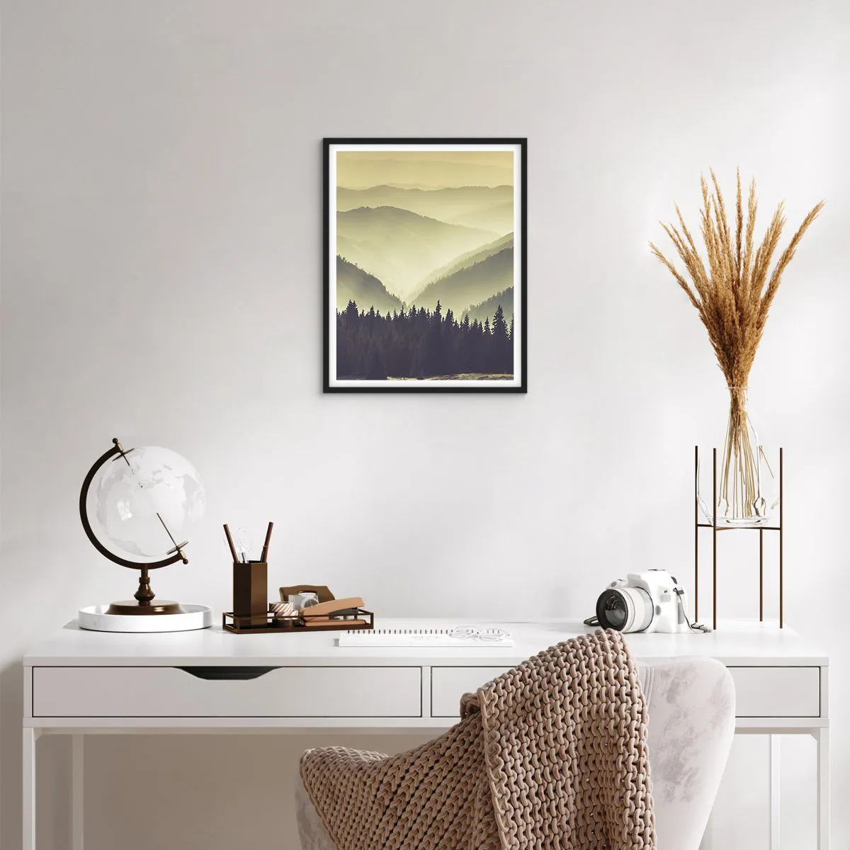 Affiche dans un cadre noir - Poster - Derrière les sept montagnes… - 40x50 cm