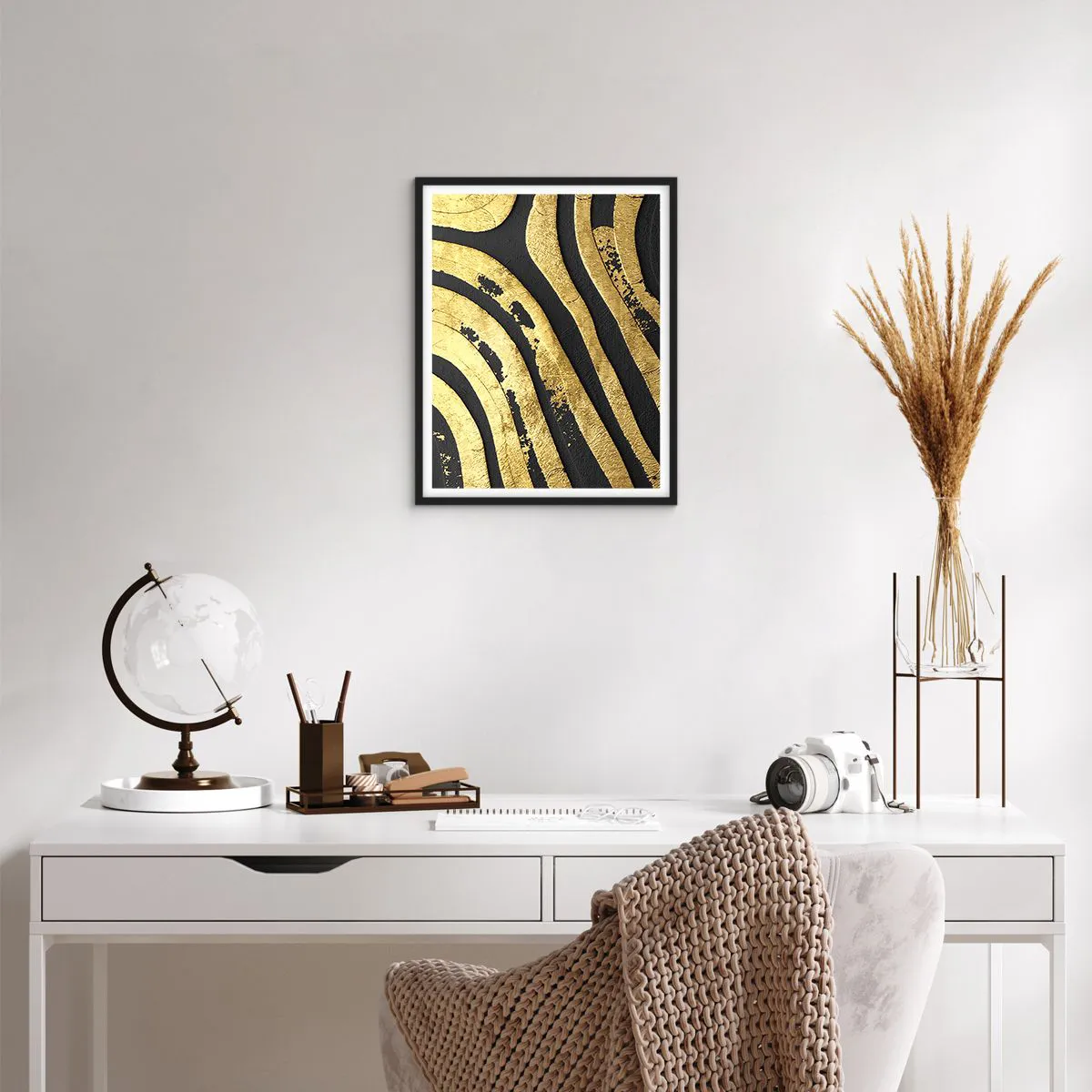 Plakat i sort ramme - Alt flyder - 40x50 cm