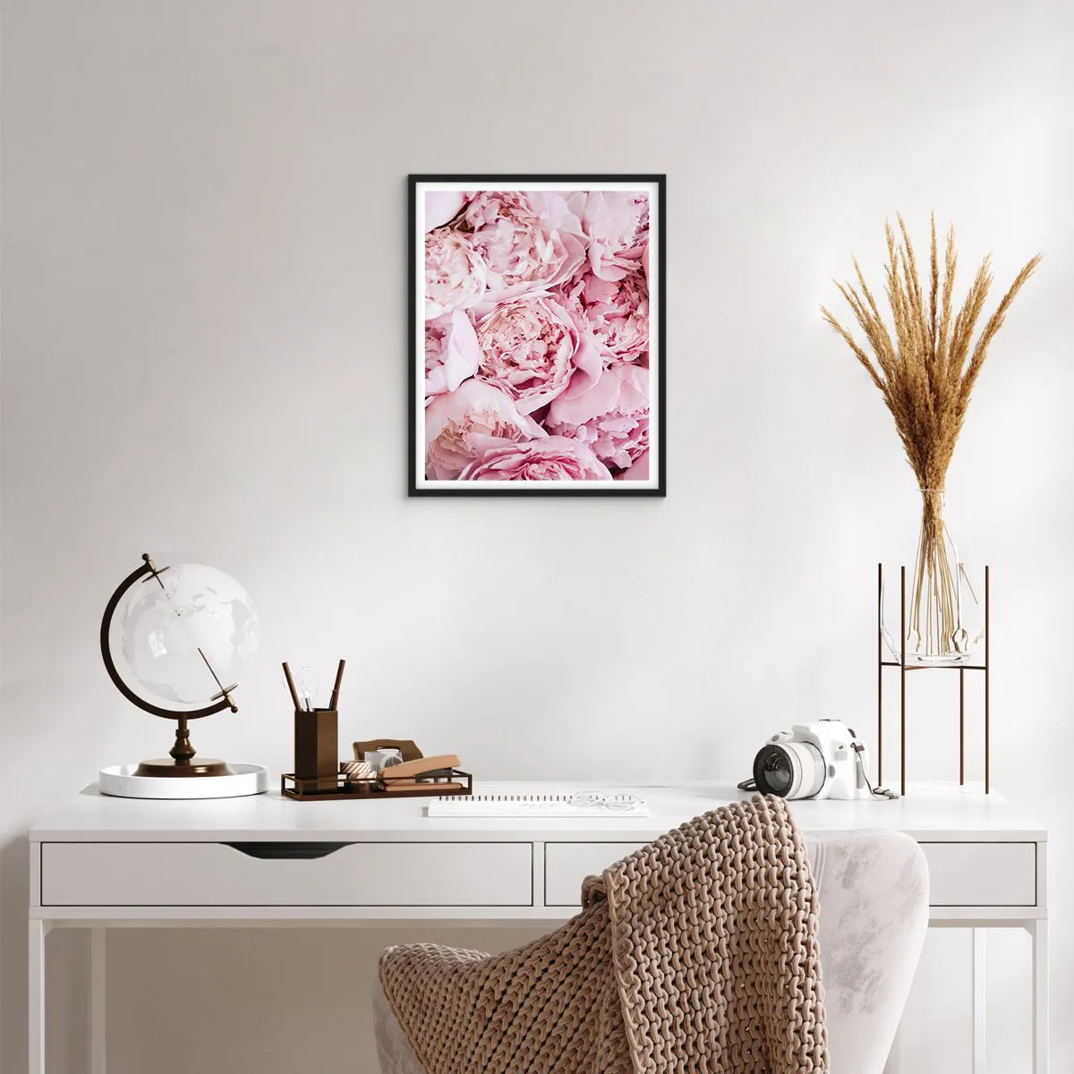 Poster in einem schwarzem Rahmen - Anschmiegsam und duftend - 40x50 cm