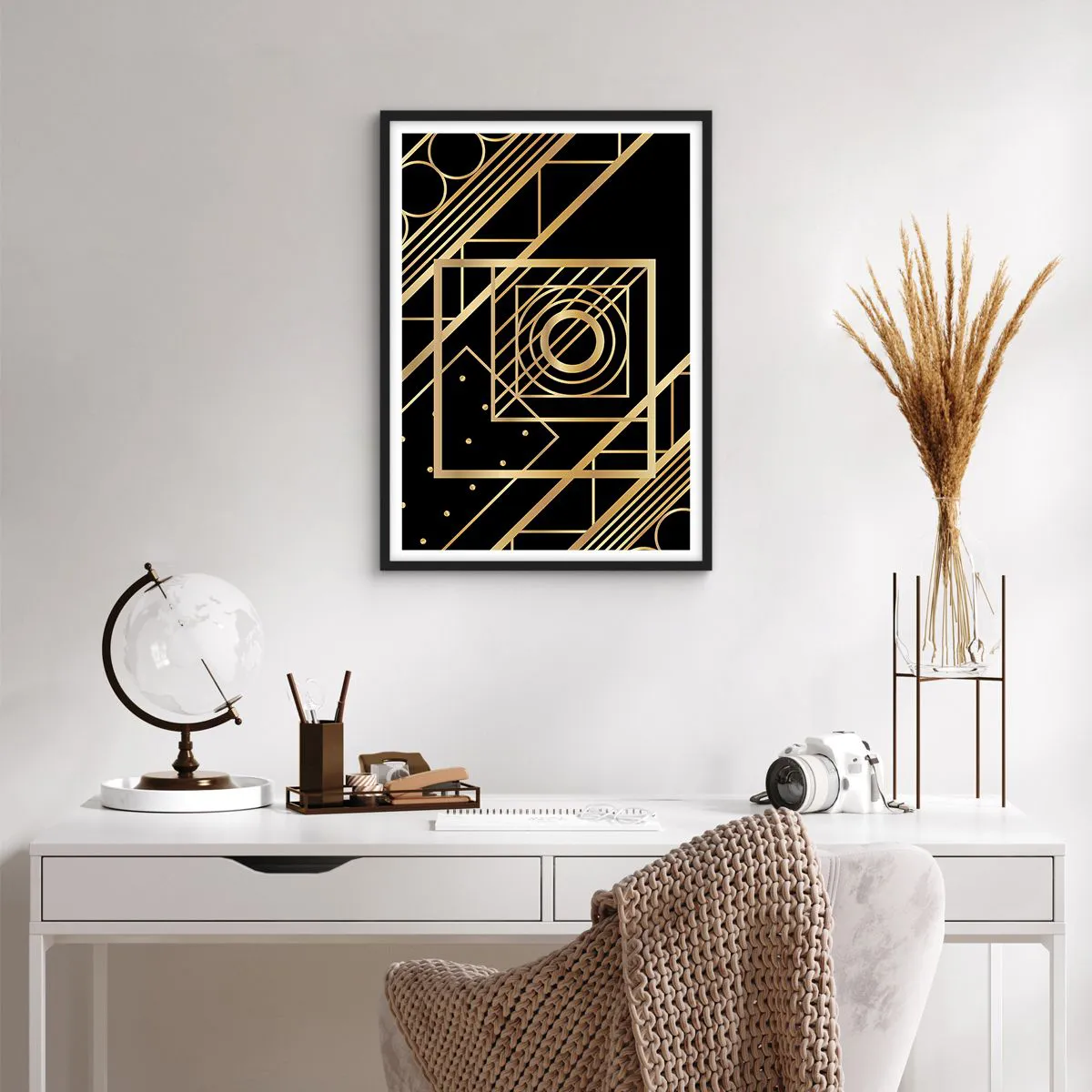 Affisch i svart ram - Gyllene geometriska mönster på svart bakgrund i art déco-stil - 50x70cm - Gyllene geometri - Modern väggdekoration för vardagsrum och sovrum ARTTOR