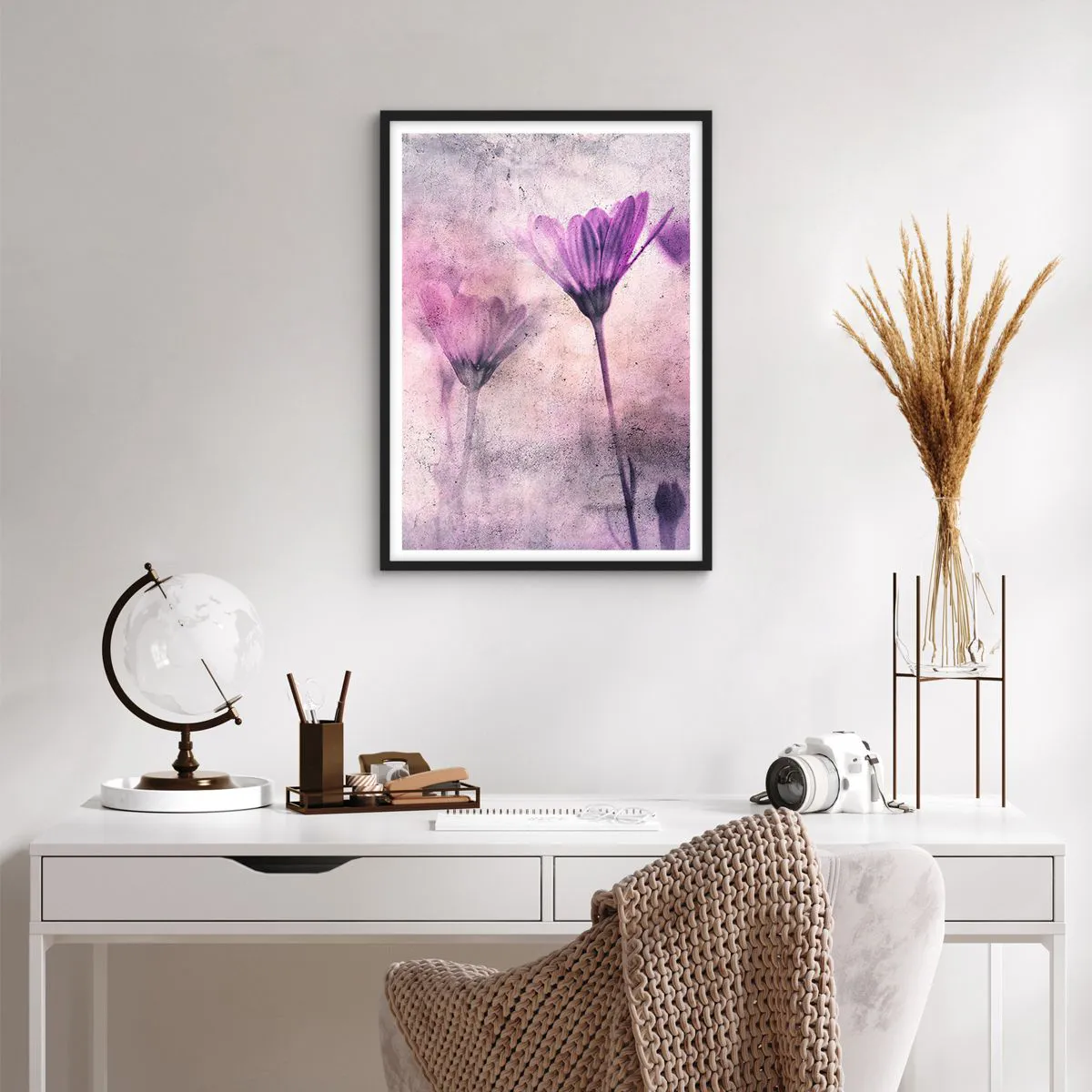 Poster în ramă neagră - Flori delicate în nuanțe de roz și violet pe un fundal deschis - 50x70cm - Un vis de flori - Decorațiune modernă pentru perete pentru living și dormitor ARTTOR