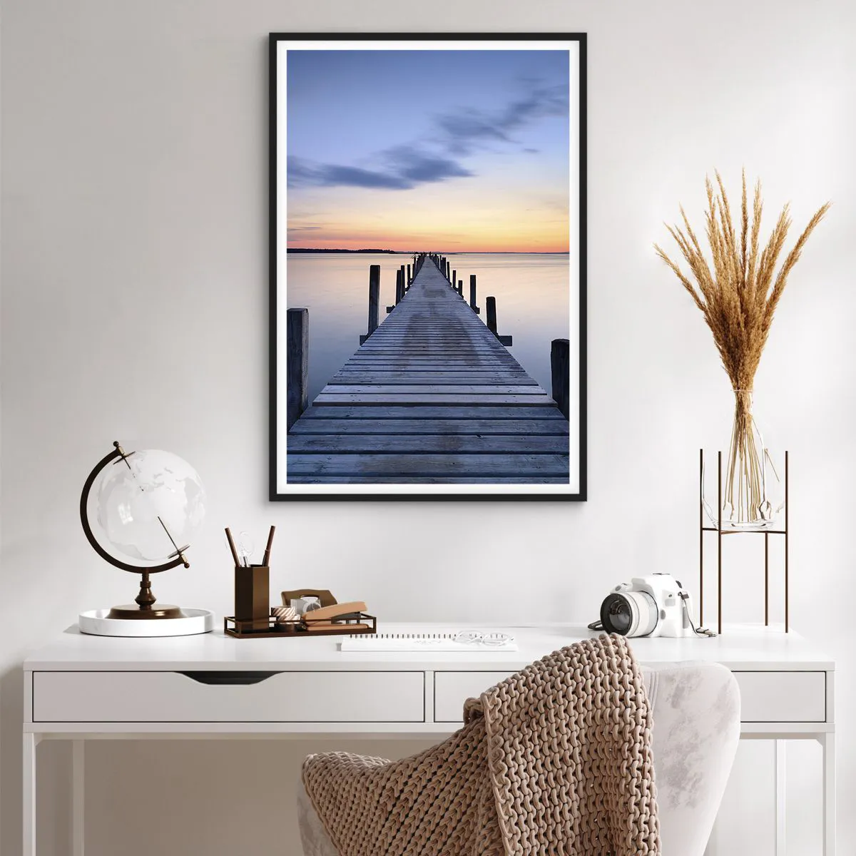 Affiche dans un cadre noir - Poster - Le calme d'un crépuscule serein - 61x91 cm