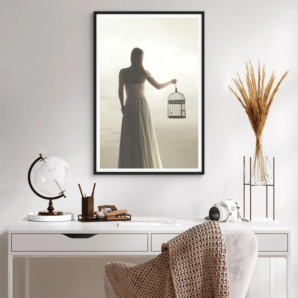 Plakat w czarnej ramie - Bądź wolna - 61x91 cm