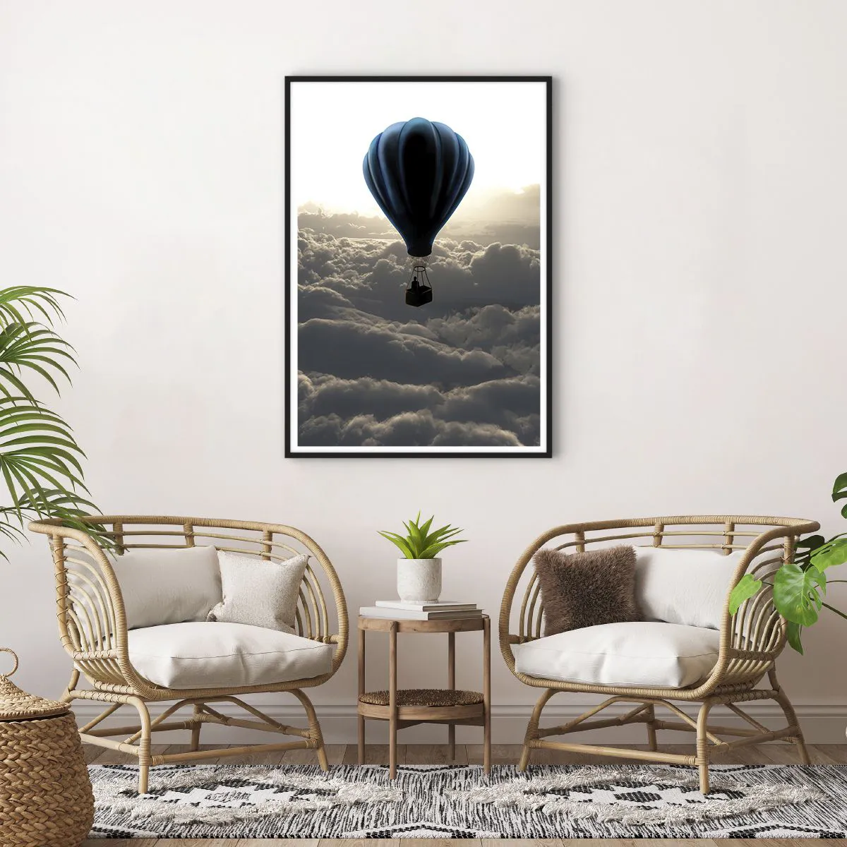 Affisch i svart ram - Vandrare över molnen - 70x100 cm