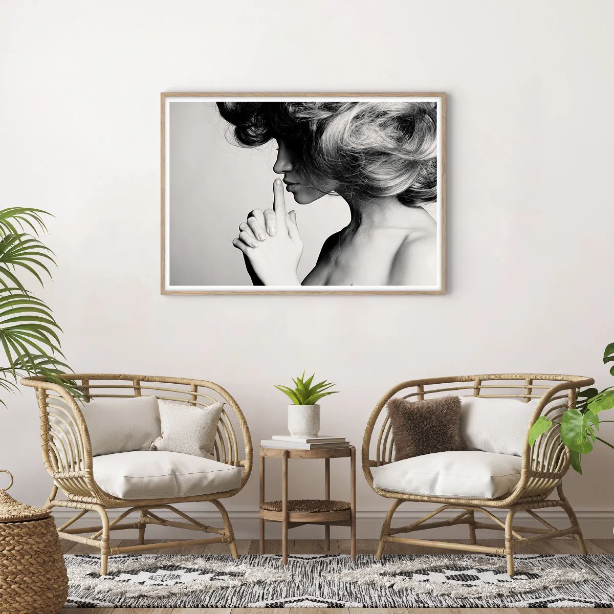 Affiche dans un chêne clair - Poster - A l'écoute d'elle-même - 100x70 cm