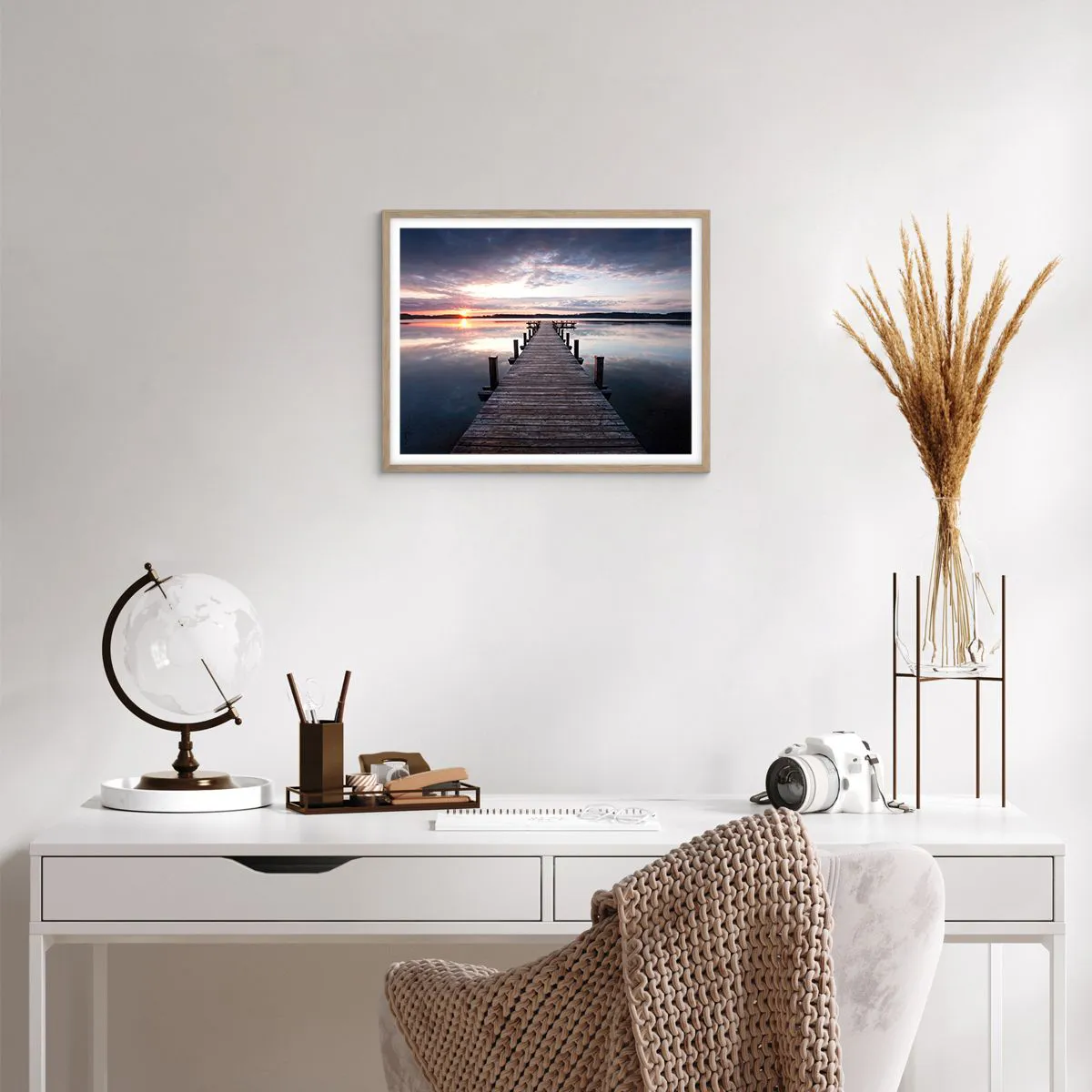 Plakat i ramme af lyst egetræ - Den tavse grænse mellem dag og nat - 50x40 cm