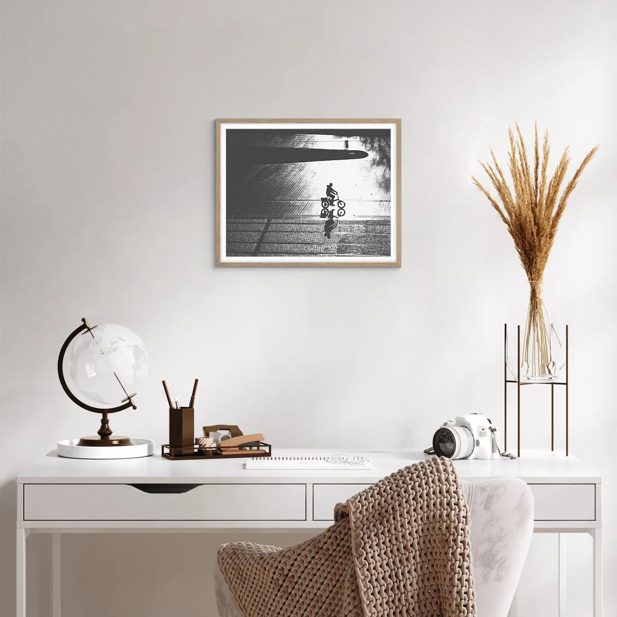 Plakat i ramme af lyst egetræ - Fremad, gennem byen - 50x40 cm