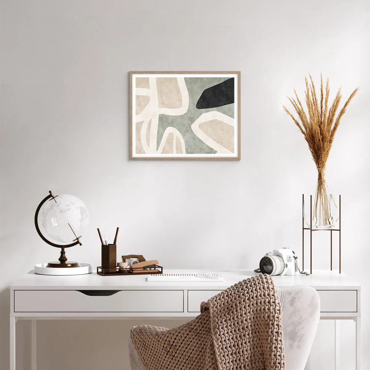 Een poster in een licht eiken lijst - Compositie met een zwart motief - 50x40 cm