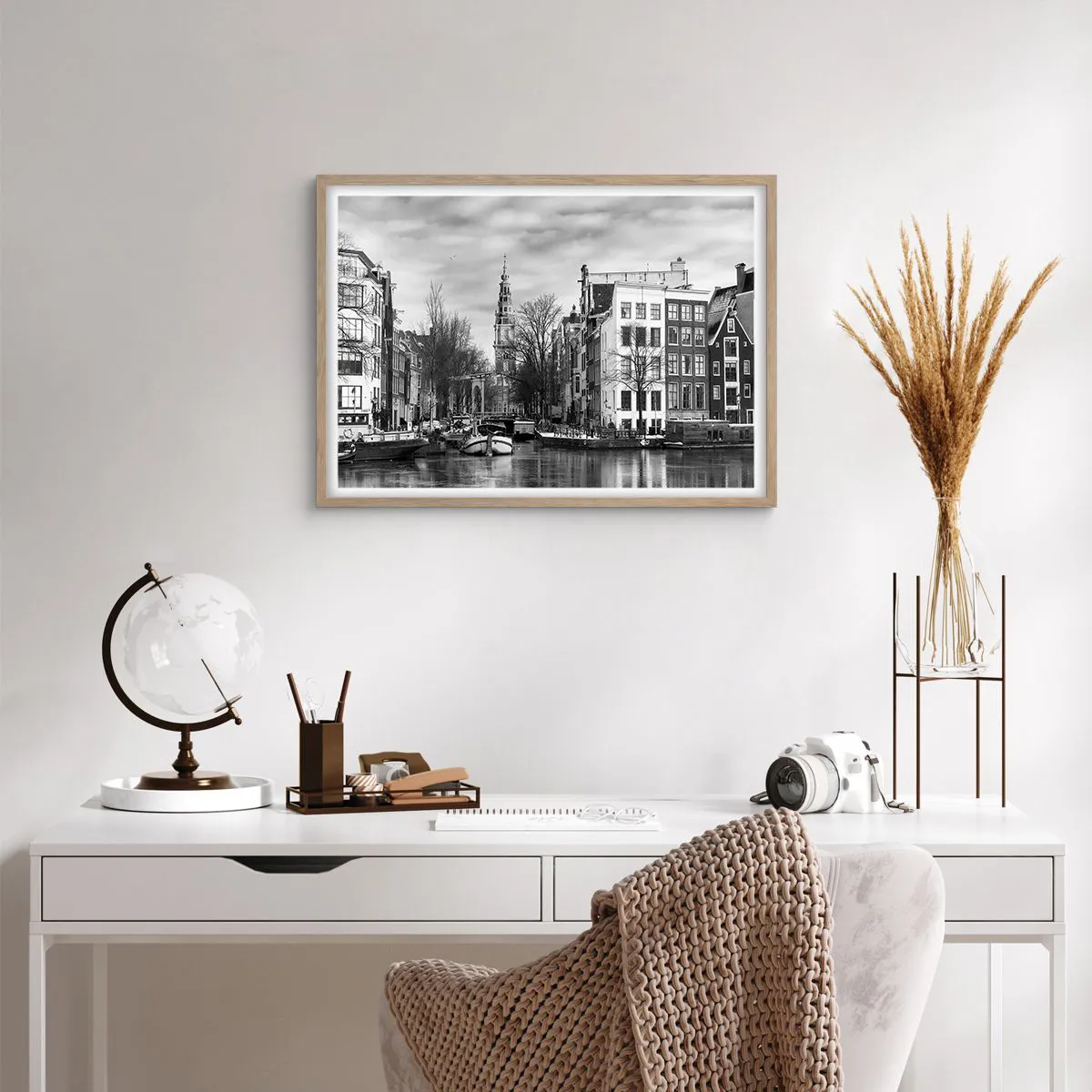 Poster in einem Rahmen aus heller Eiche - Amsterdamer Atmosphäre - 70x50 cm