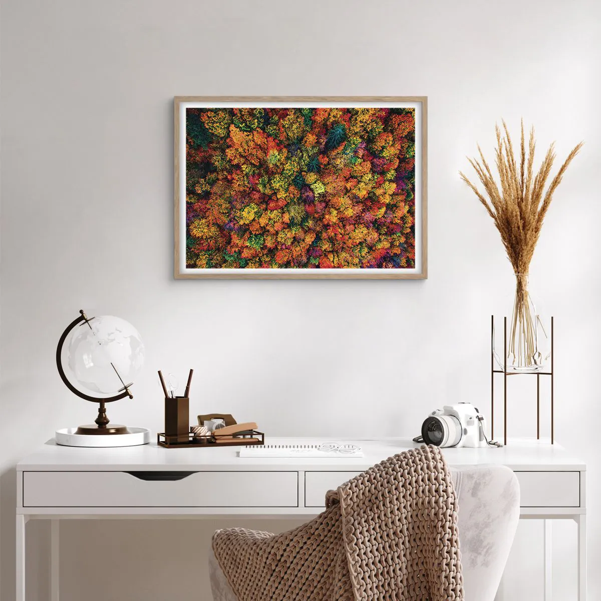 Plakat i ramme af lyst egetræ - Buket af efterårstræer - 70x50 cm