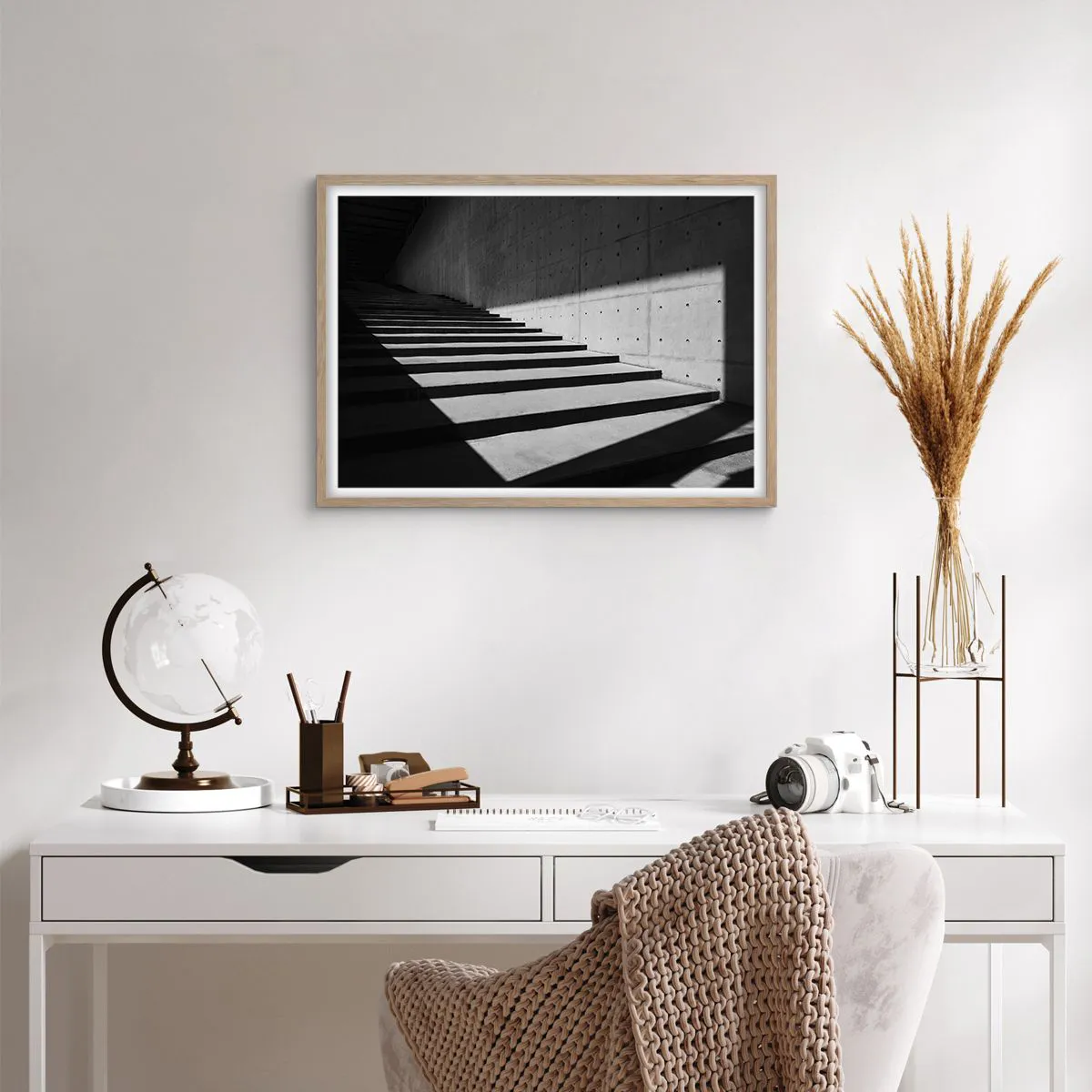 Poster in cornice rovere chiaro - La bellezza severa del modernismo - 70x50 cm