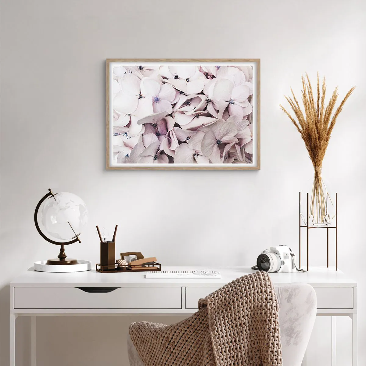 Poster in einem Rahmen aus heller Eiche - In einer Blumenflut - 70x50 cm