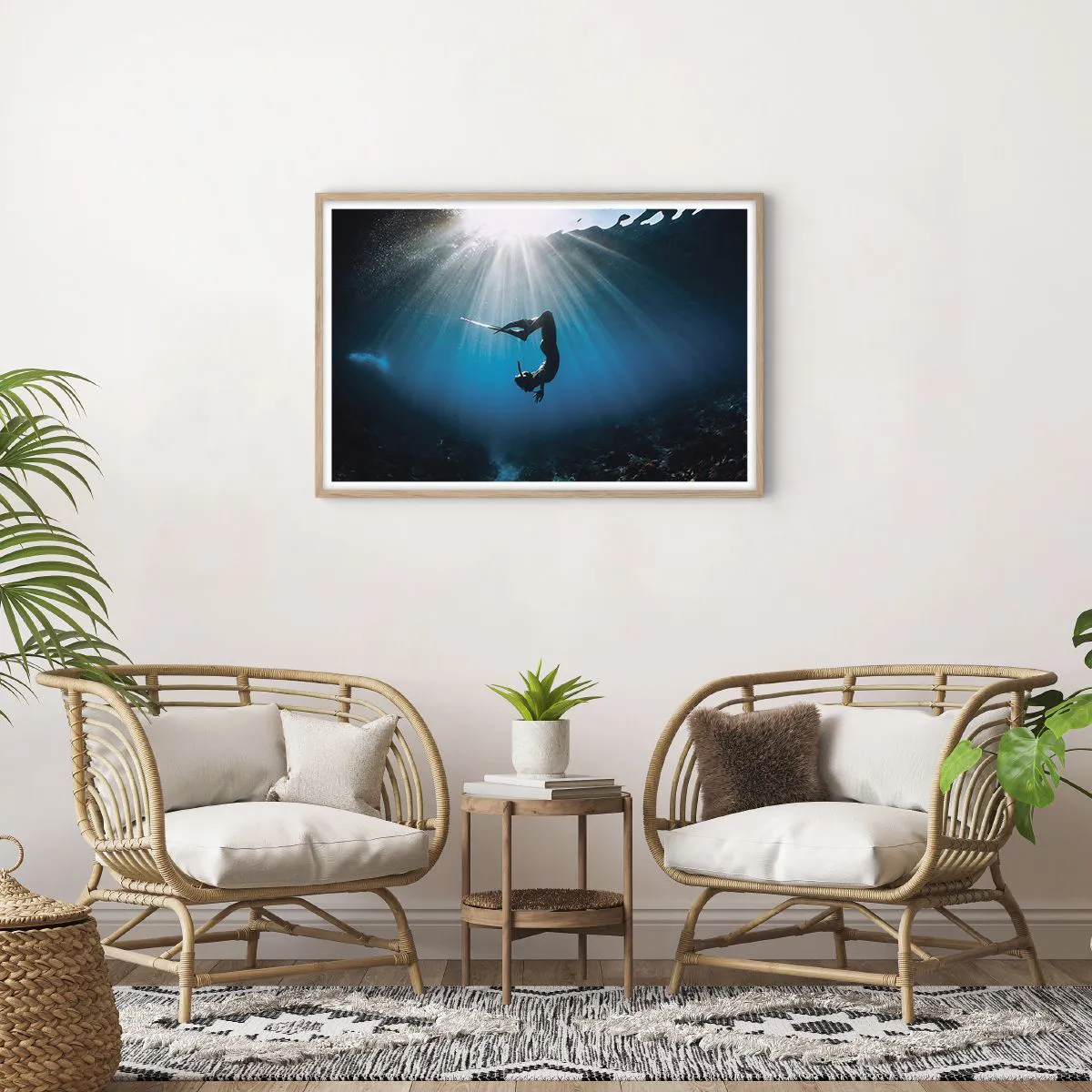 Plakat i ramme af lyst egetræ - Undervandsdans - 91x61 cm