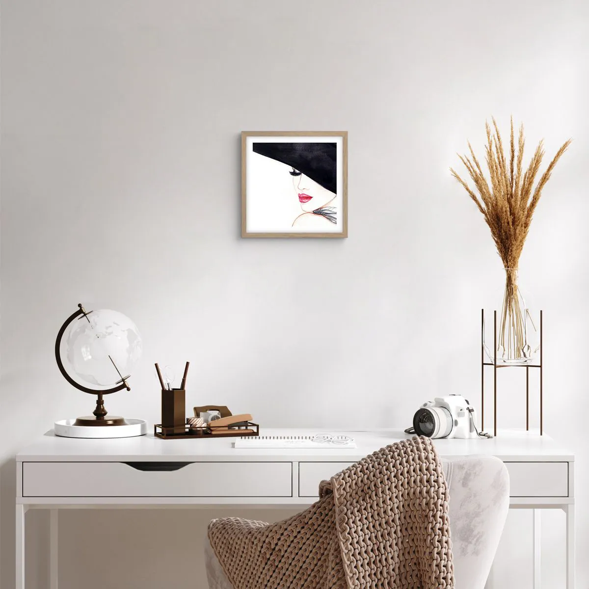 Plakat i ramme af lyst egetræ - Elegance og sensualitet - 30x30 cm