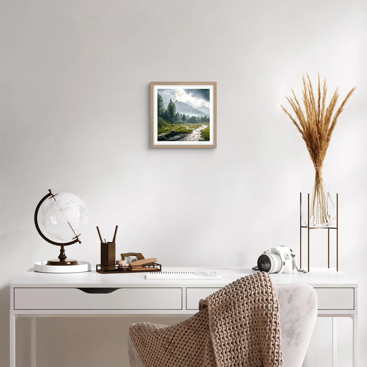 Plakat i ramme af lyst egetræ - Der og tilbage - 30x30 cm