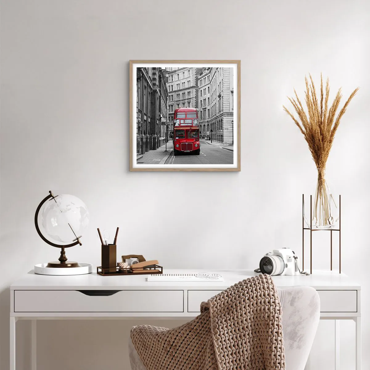 Poster in einem Rahmen aus heller Eiche - Der Alltag muss nicht grau sein - 40x40 cm