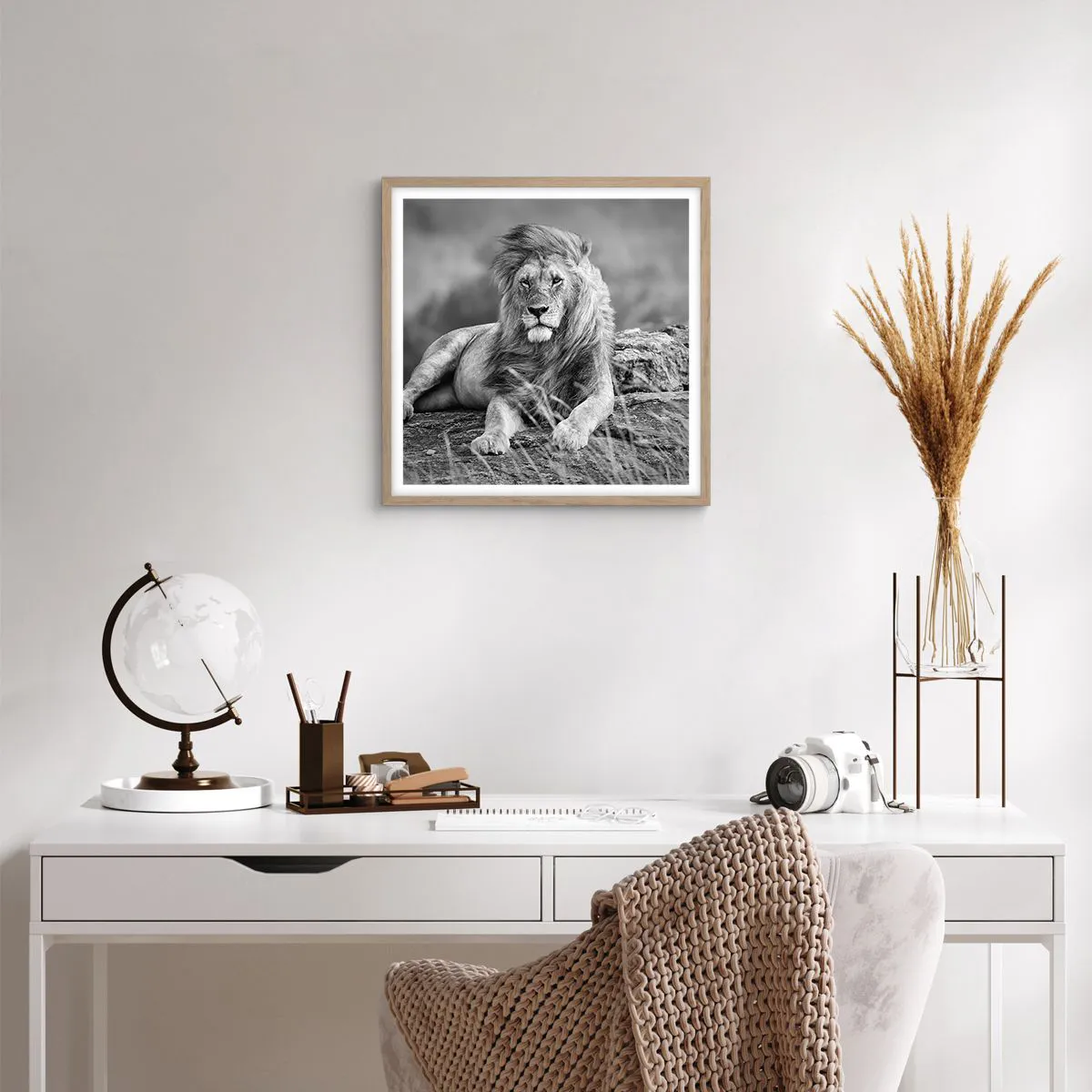 Affisch i ram av ljusek - Kunglig siesta - 40x40 cm