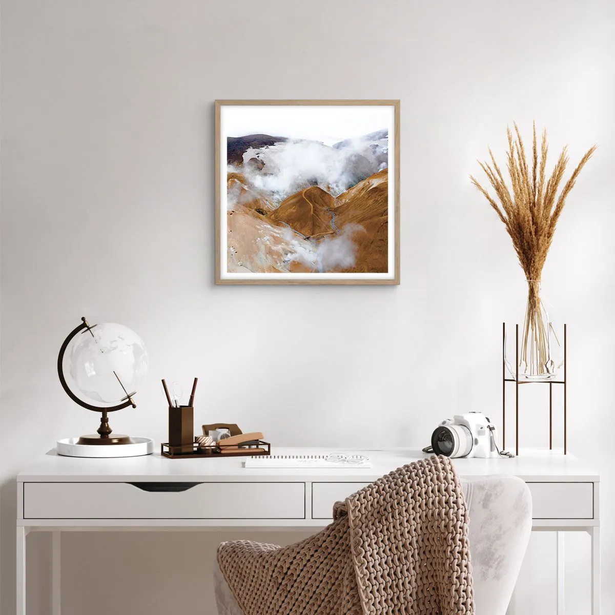 Affiche dans un chêne clair - Poster - Le charme brut de l'Islande - 40x40 cm