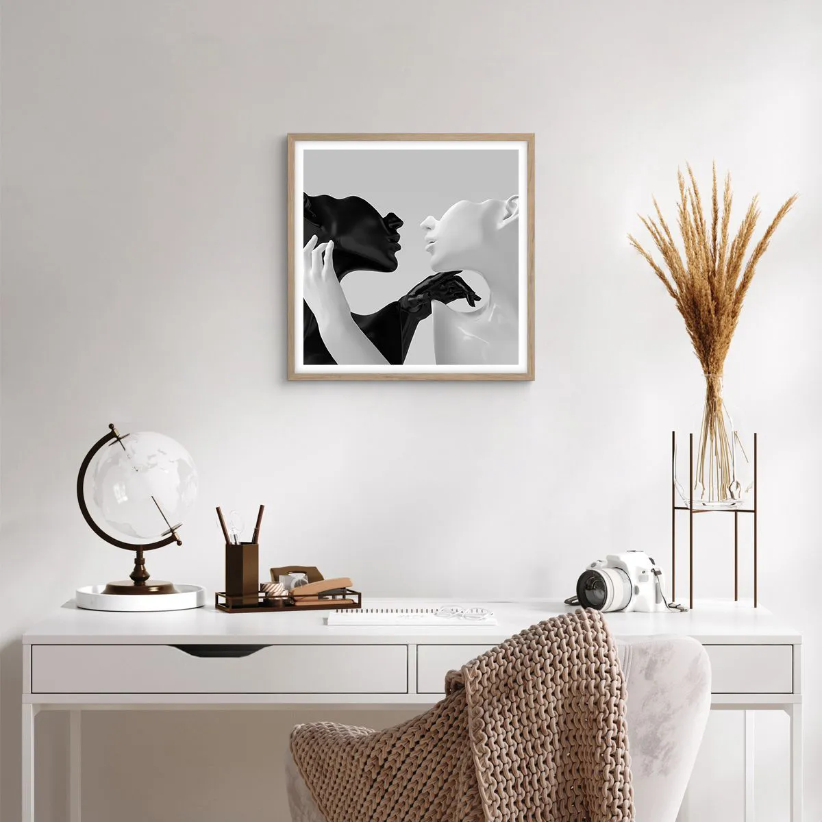 Plakat i ramme af lyst egetræ - Tiltrækning - begær - 40x40 cm