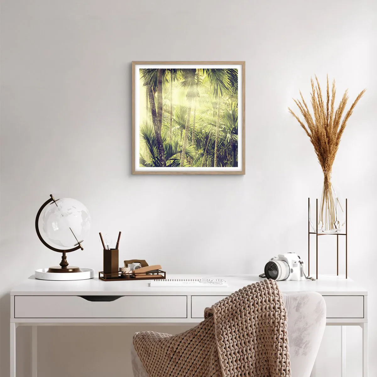 Plakat i ramme af lyst egetræ - I grønne gløder - 50x50 cm