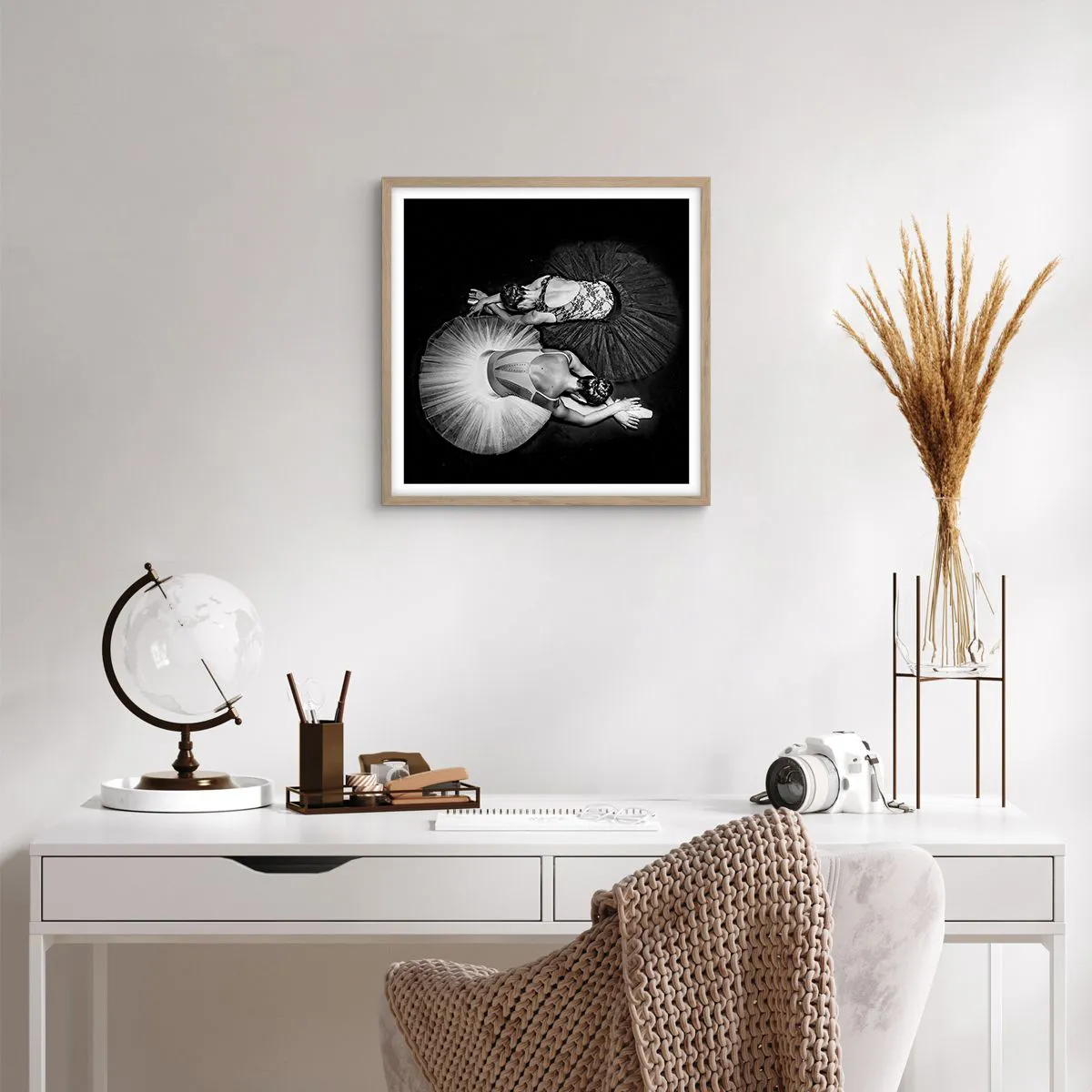 Affiche dans un chêne clair - Poster - Jin et jang – équilibre idéal - 50x50 cm