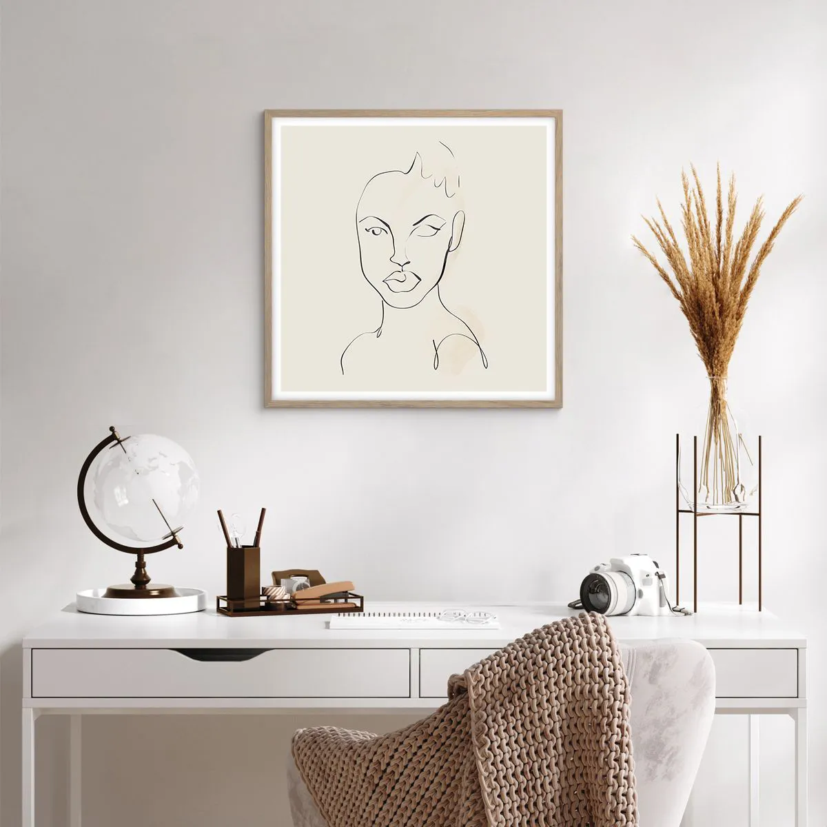 Een poster in een licht eiken lijst - Een overzicht van sensualiteit - 60x60 cm