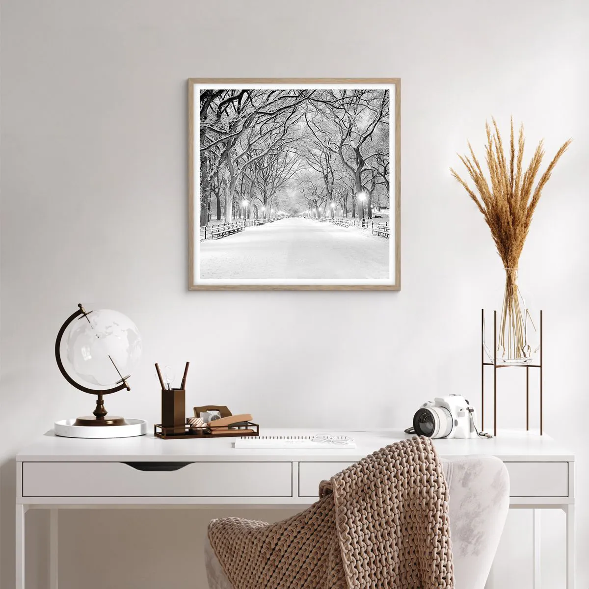 Poster in einem Rahmen aus heller Eiche - Vier Jahreszeiten - Winter - 60x60 cm