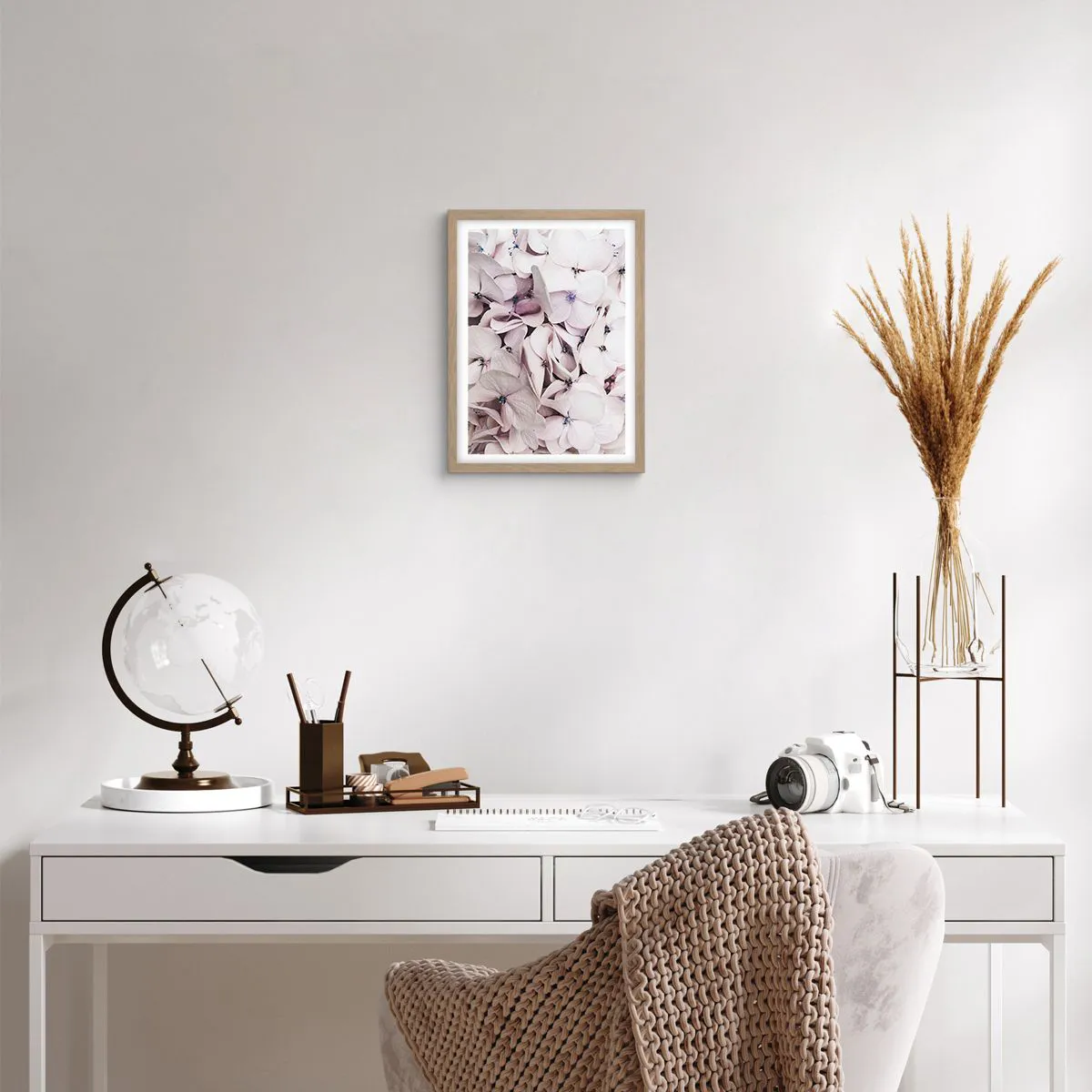 Plakat i ramme af lyst egetræ - I en flod af blomster - 30x40 cm